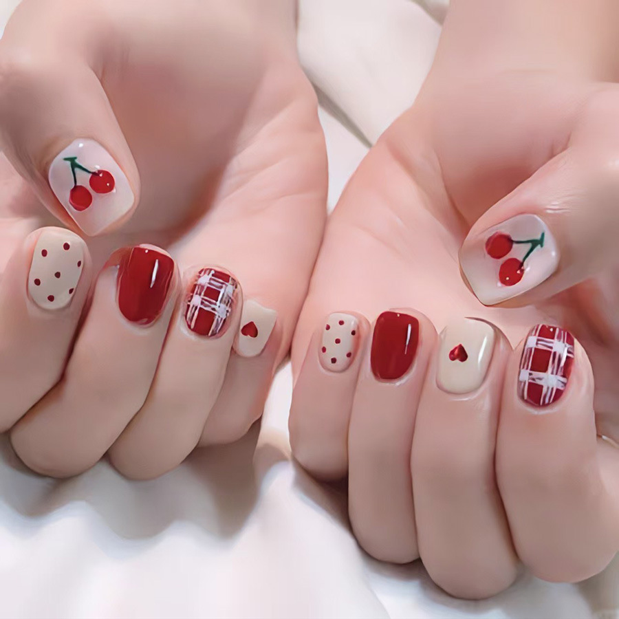Kurze, quadratische Kunstnägel – Nail Art Red Bewertung und Preis